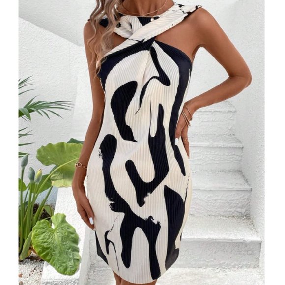MODA ME COUTURE Dresses & Skirts - Contemporary Graphic Print Twist Front Mini Dress white black